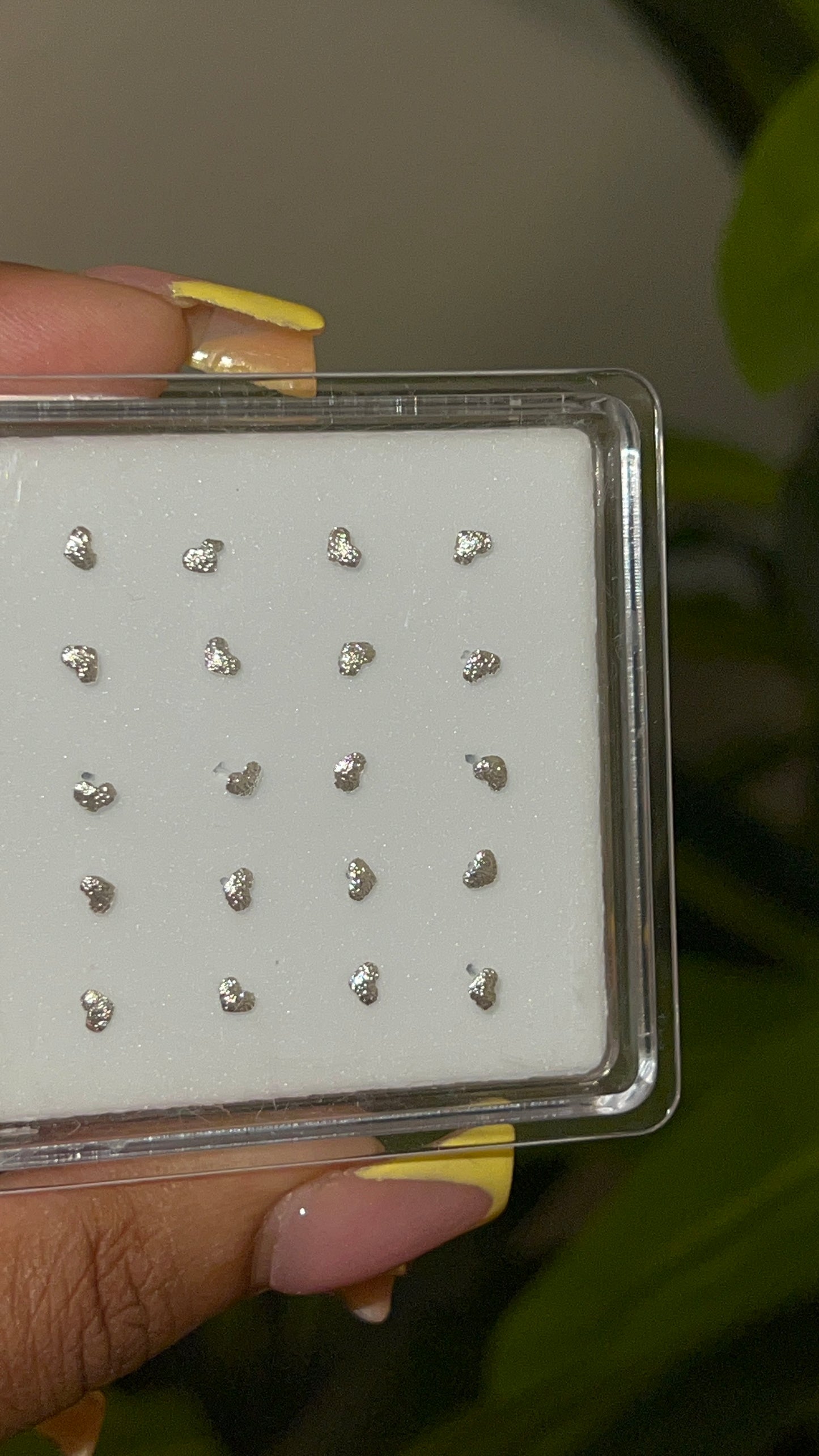 sliver heart nose stud