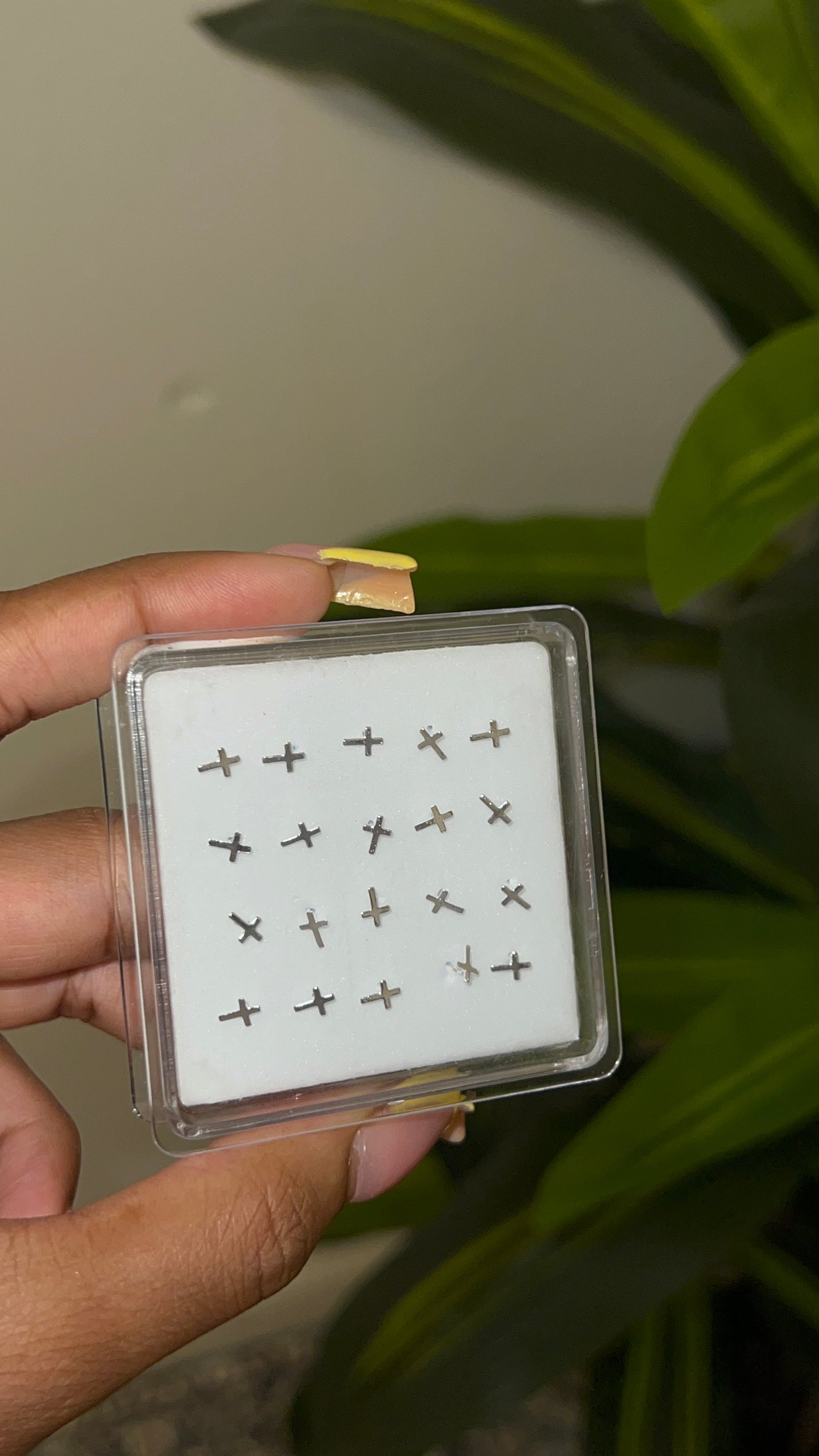 sliver cross nose stud
